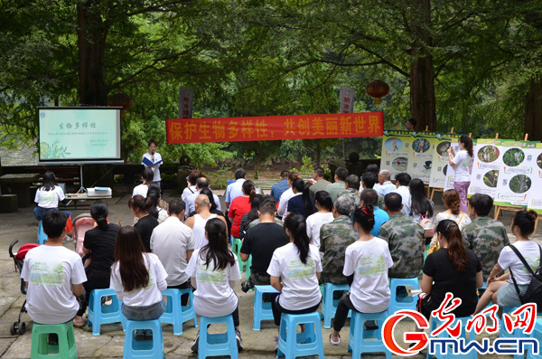 微信图片_20200723173422.jpg 威廉希尔williamhill官网师生助力直播带货 江津柿子村2小时获赞8.4万