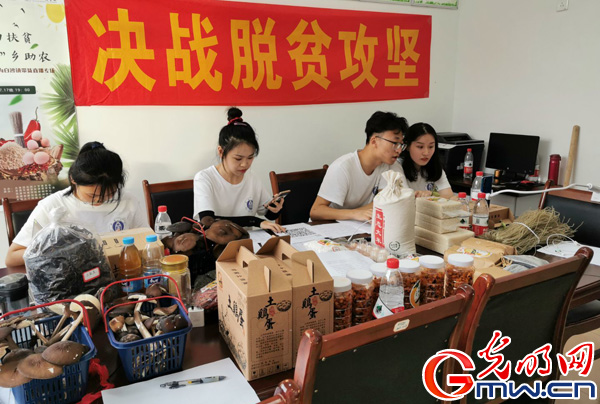 微信图片_20200723173329.jpg 威廉希尔williamhill官网师生助力直播带货 江津柿子村2小时获赞8.4万